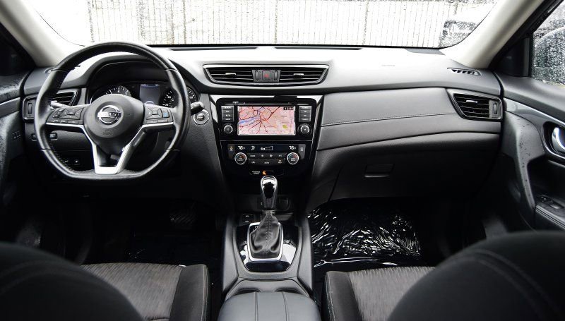 Used 2020 Nissan Rogue SV w/ Premium Package image 21