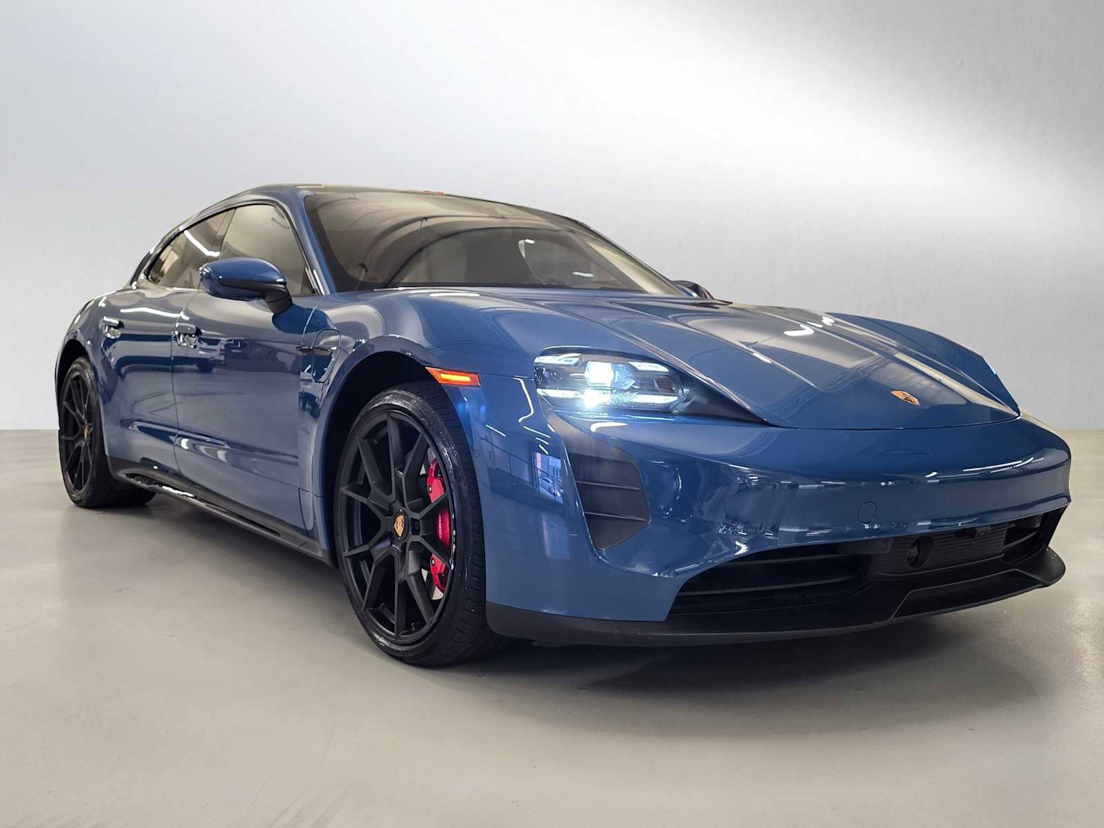 Used 2024 Porsche Taycan GTS image 7