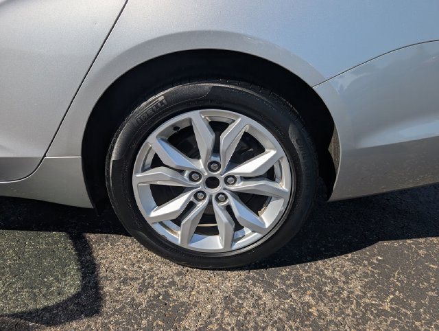 Used 2017 Chevrolet Impala LT w/ Convenience Package FWD image 22