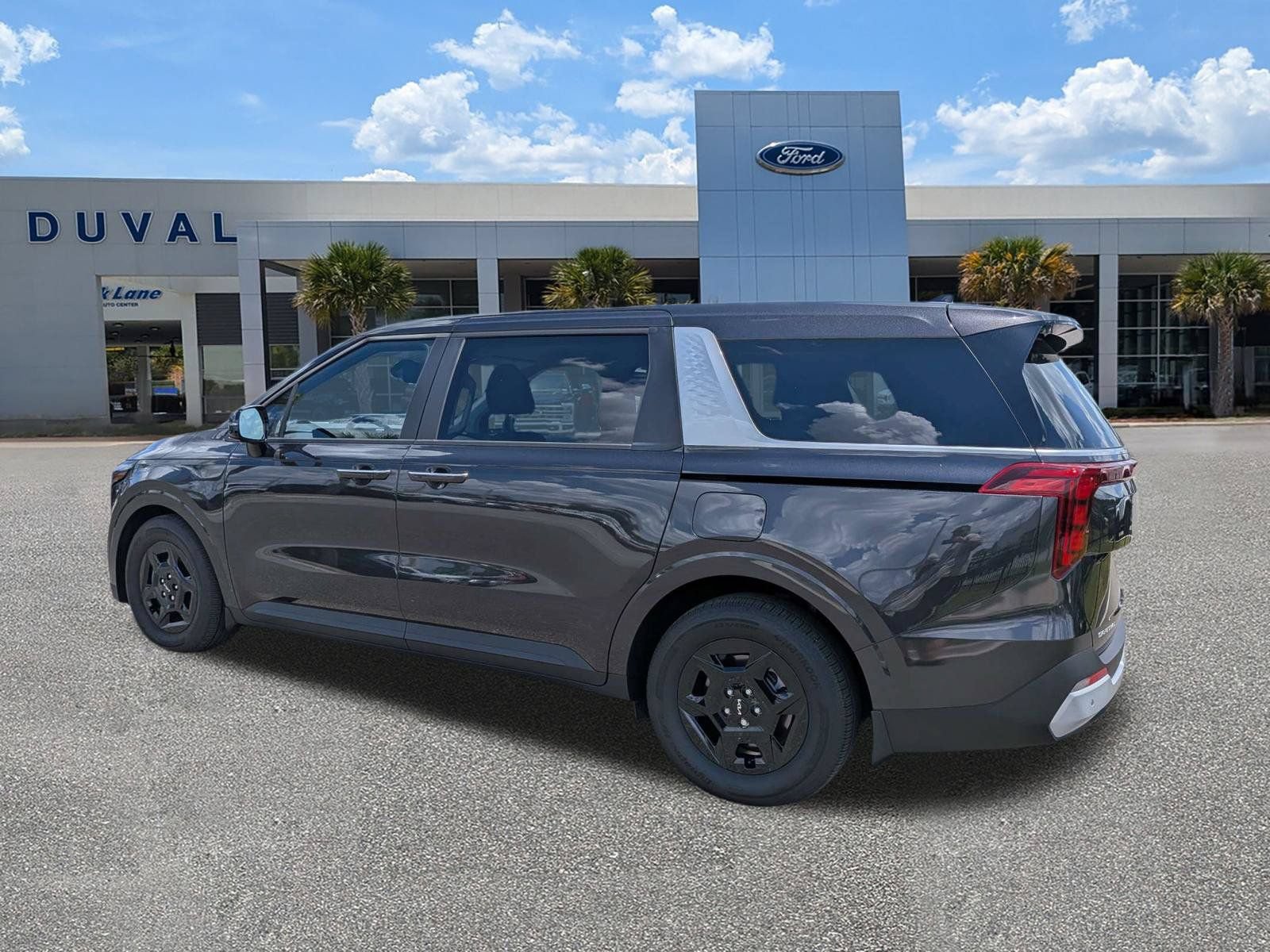 Used 2026 Kia Carnival FWD image 5