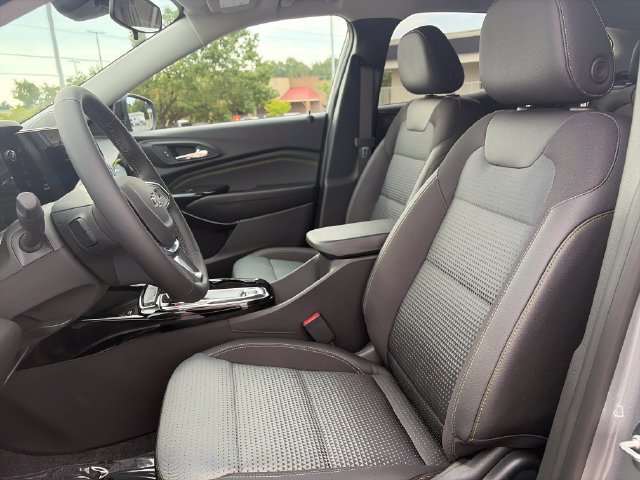 New 2026 Chevrolet Trax LT w/ Sunroof Package FWD image 16