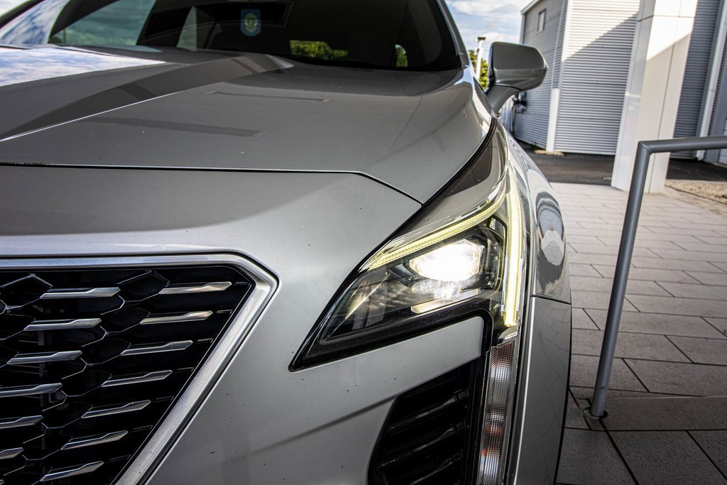 Used 2019 Cadillac XT4 Premium Luxury image 9