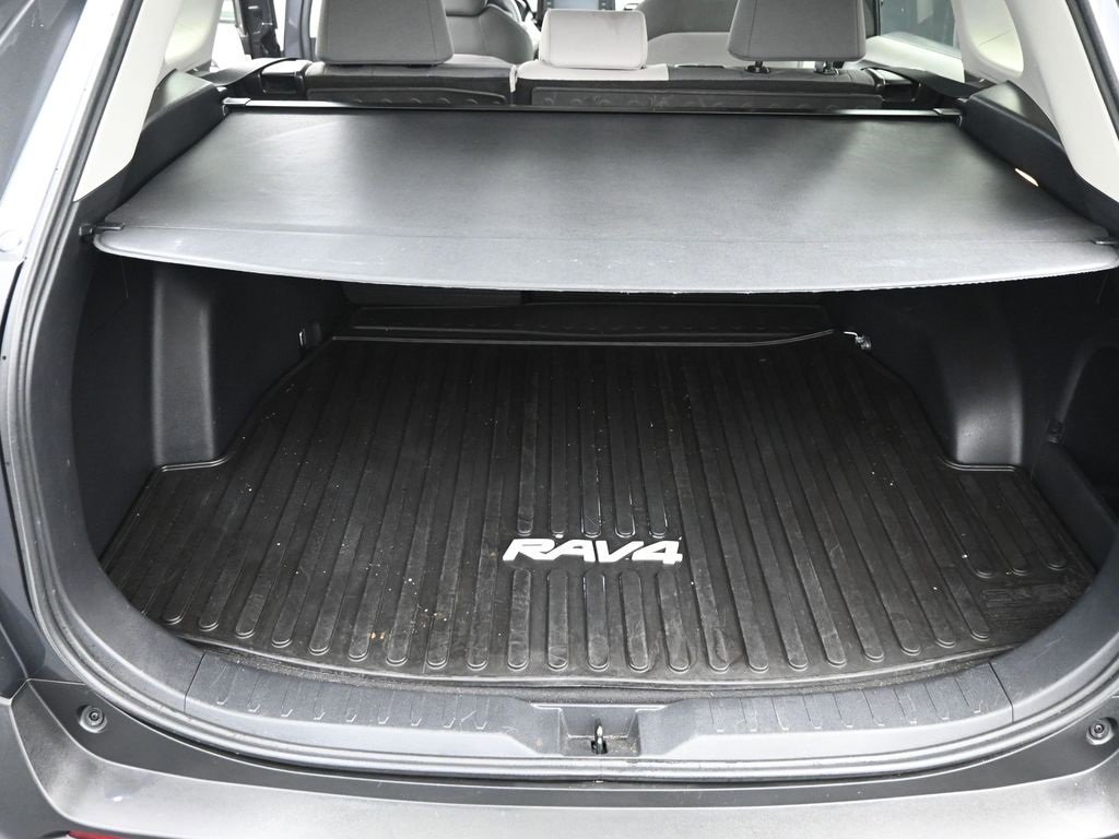 Used 2020 Toyota RAV4 XLE image 14