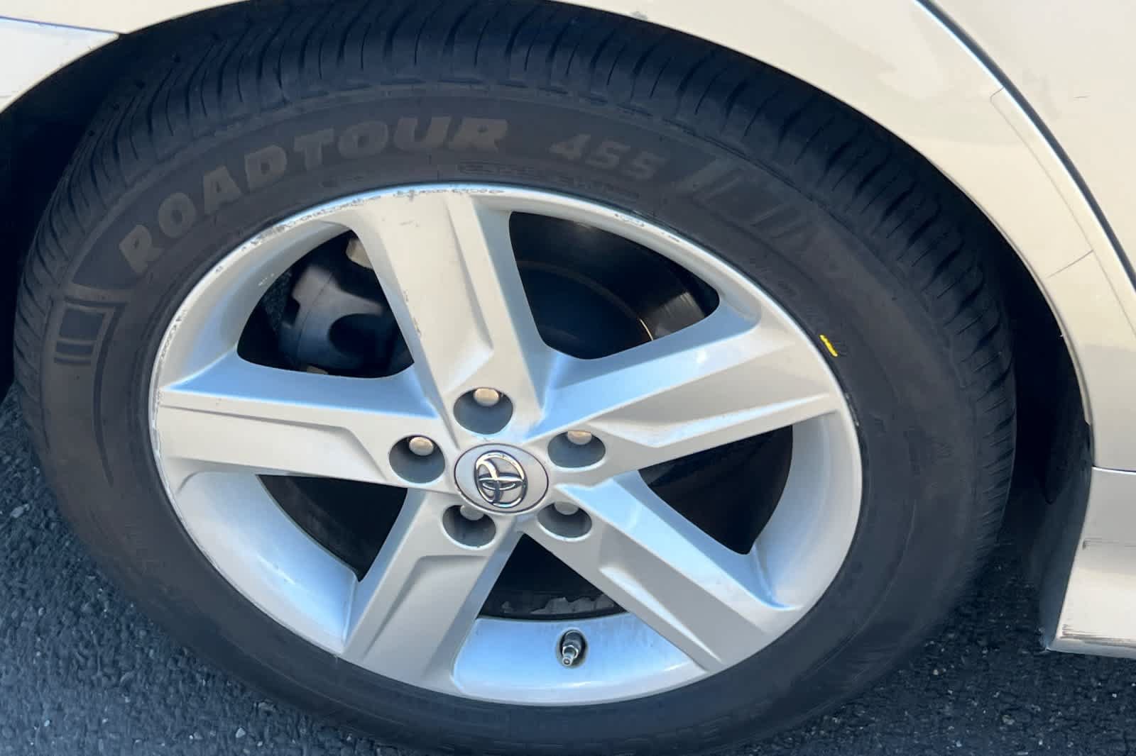 Used 2012 Toyota Camry SE FWD image 17