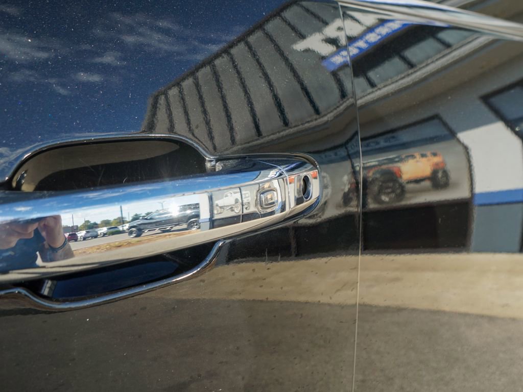 Used 2023 GMC Sierra 3500 Denali w/ Denali Ultimate Package image 10