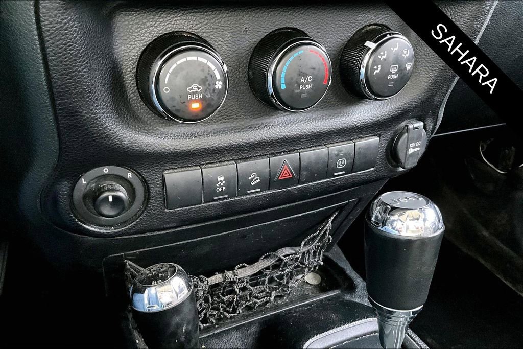 Used 2016 Jeep Wrangler Unlimited Sahara w/ Connectivity Group image 15