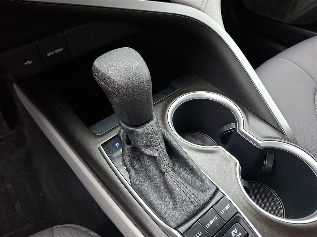 Used 2022 Toyota Camry LE image 14