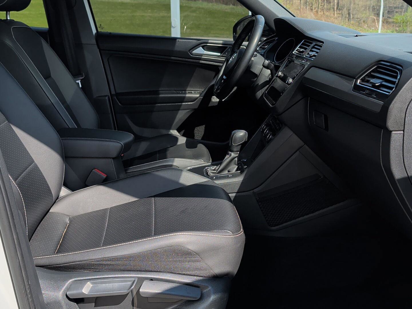 Used 2021 Volkswagen Tiguan SE R-Line image 31