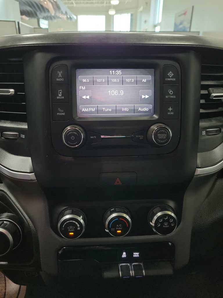 Used 2023 RAM 1500 Big Horn AWD/4WD image 4