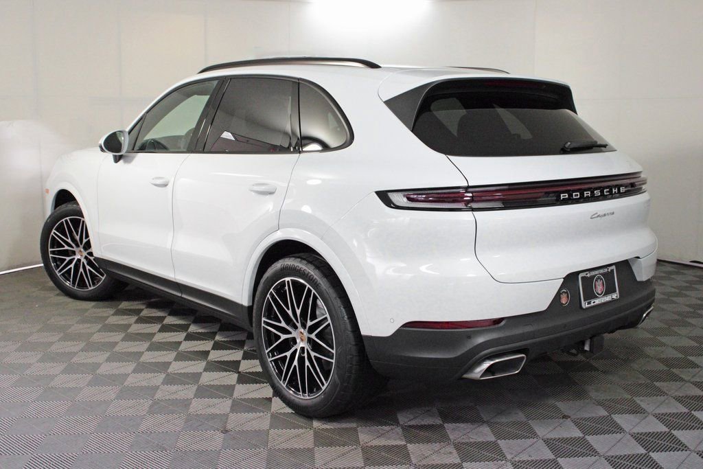 Certified 2025 Porsche Cayenne image 3