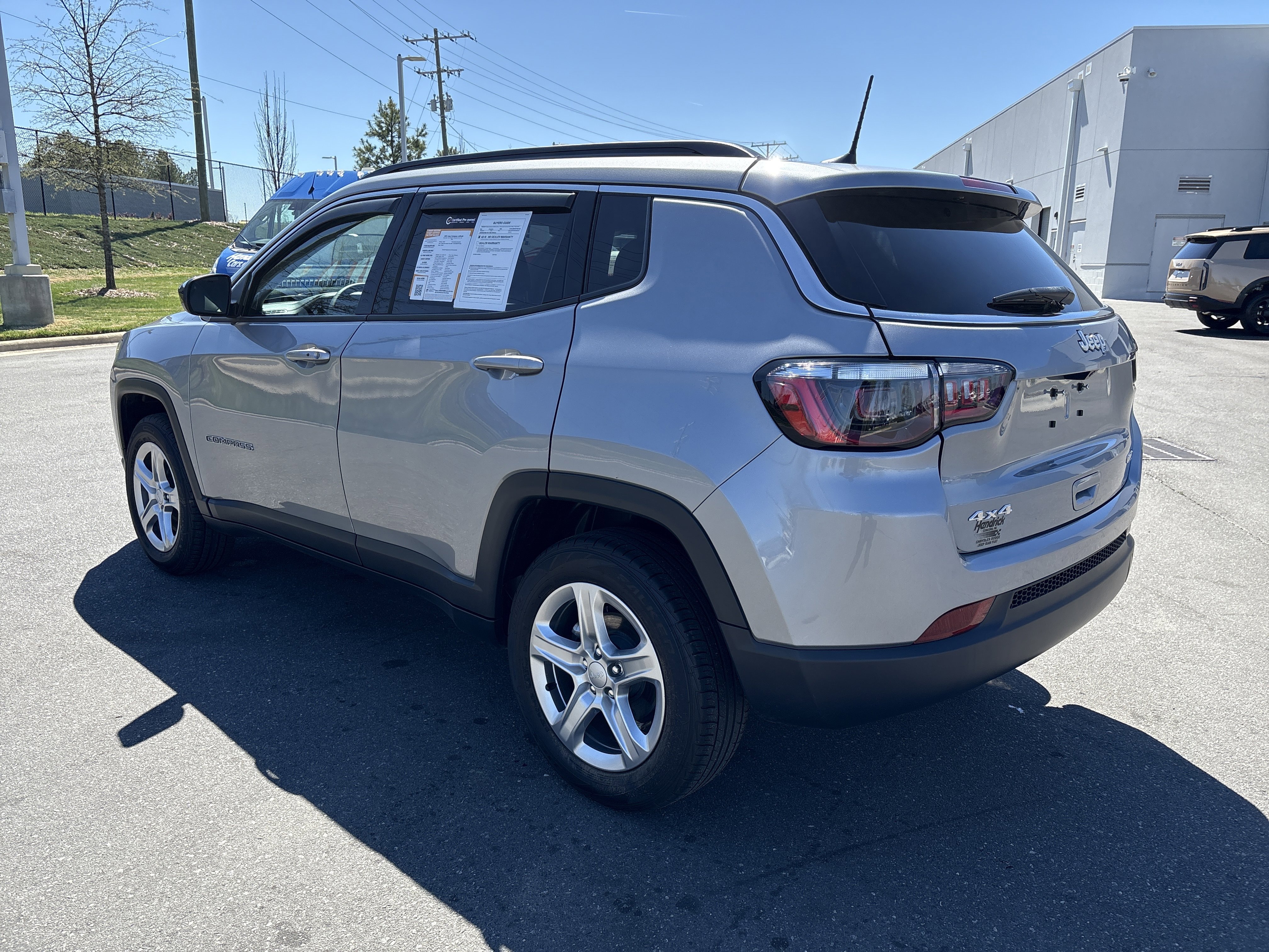 Used 2023 Jeep Compass Latitude image 7