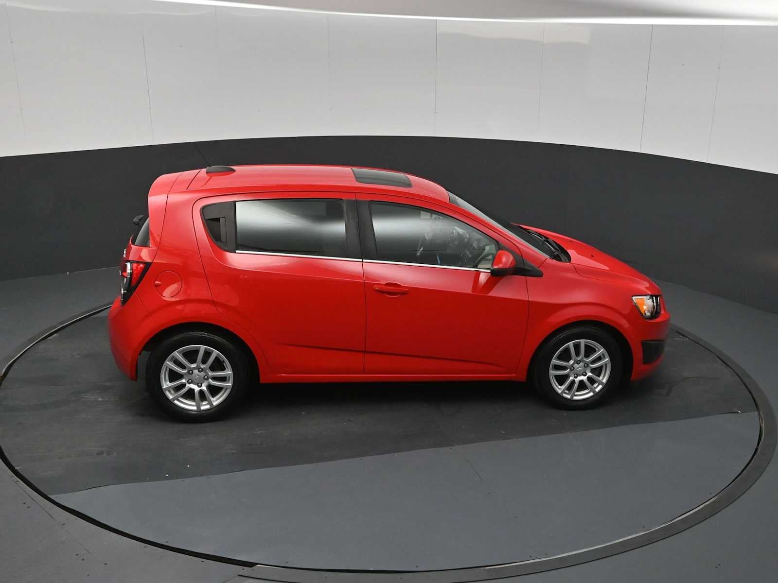 Used 2015 Chevrolet Sonic LT w/ Fun and Sun Package FWD image 17