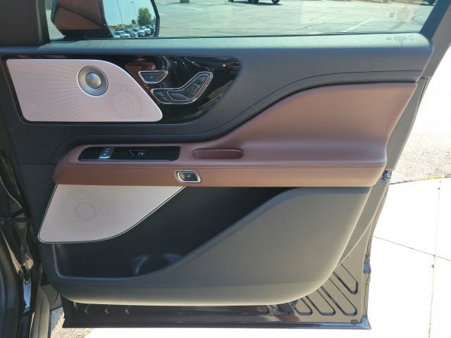 Certified 2025 Lincoln Aviator Reserve w/ Equipment Group 201A AWD/4WD image 30