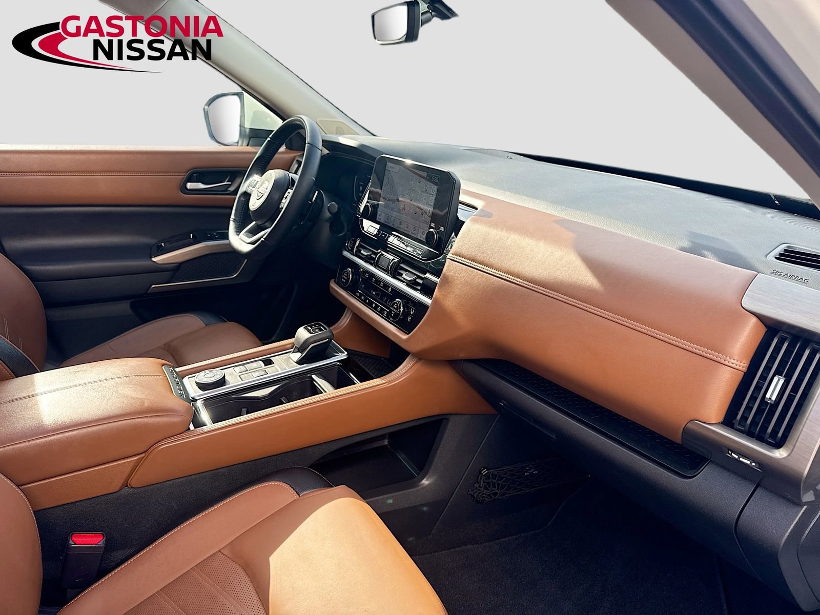 Used 2024 Nissan Pathfinder Platinum image 39