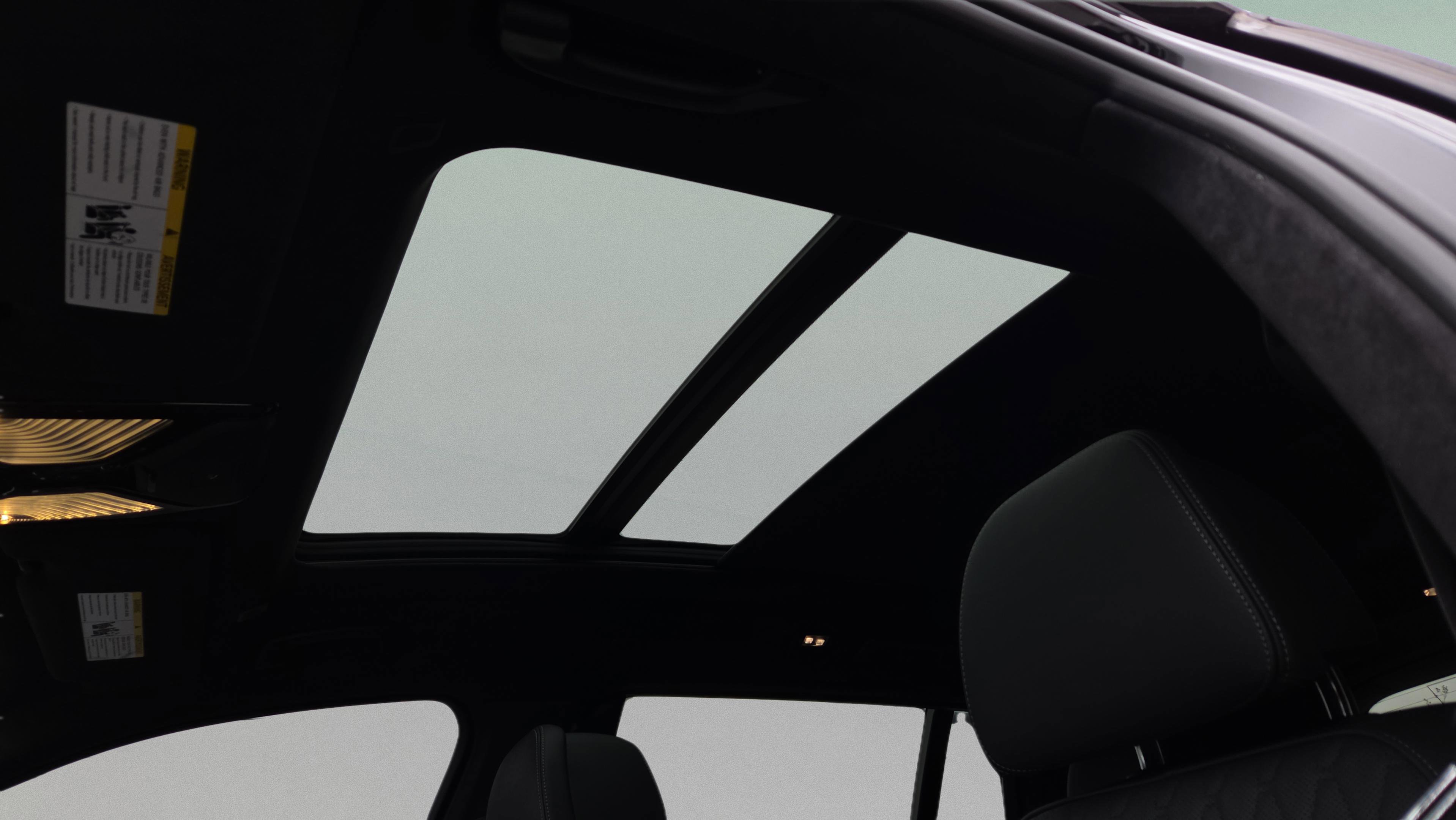 Used 2022 BMW X7 M50i w/ Luxury Seating Package image 23