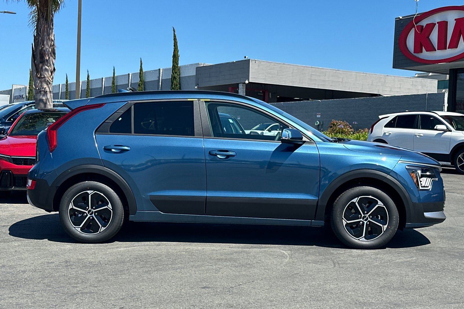 New 2026 Kia Niro EX FWD image 3