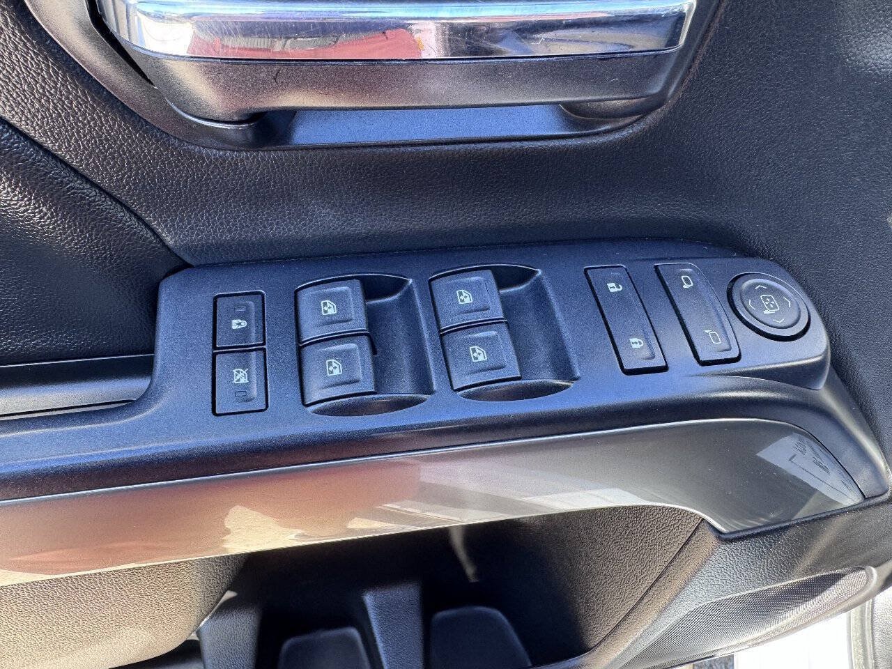 Used 2018 Chevrolet Silverado 1500 LT w/ All Star Edition AWD/4WD image 13