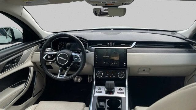 Used 2022 Jaguar XF R-Dynamic SE AWD/4WD image 17