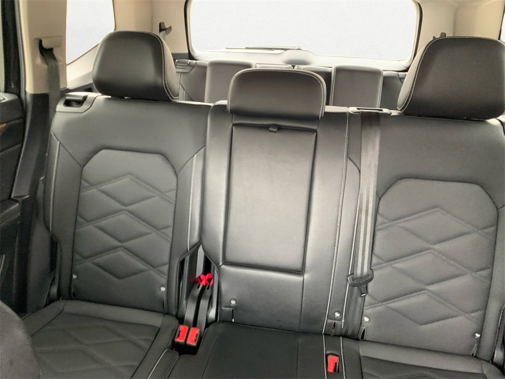 Used 2025 Volkswagen Atlas SE image 13