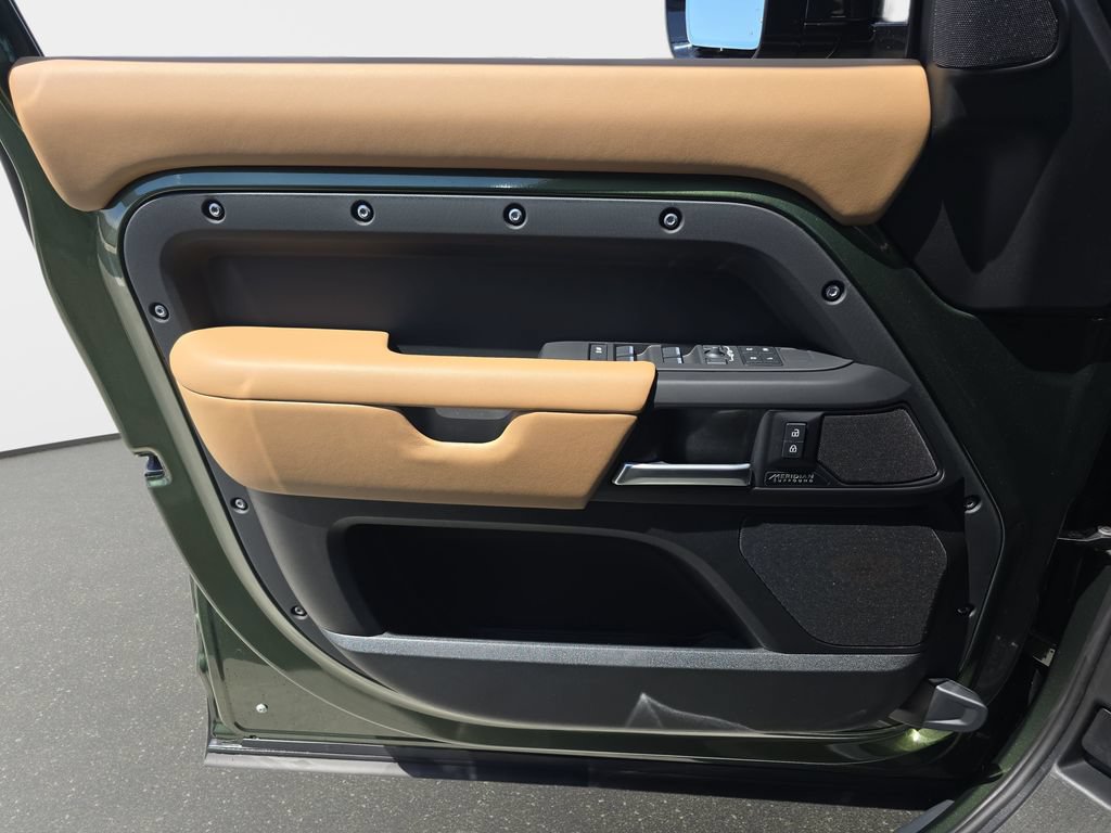 New 2026 Land Rover Defender 110 X-Dynamic SE AWD/4WD image 27