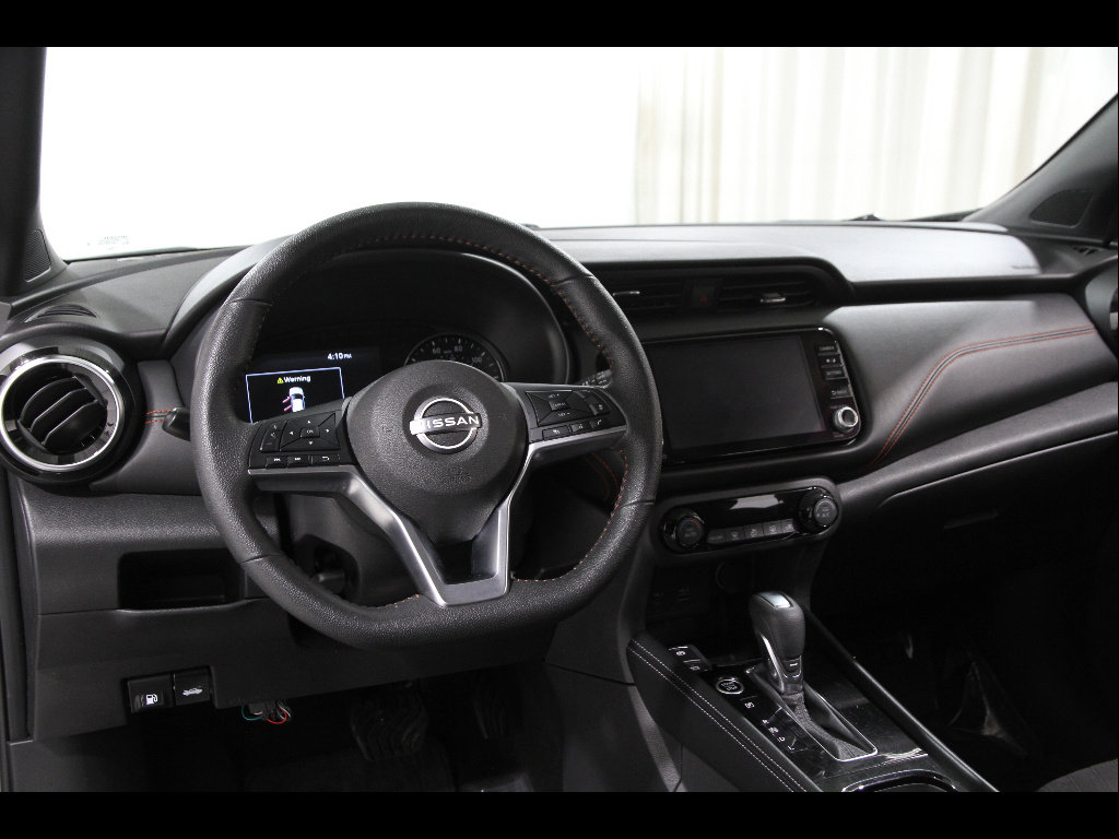 Used 2024 Nissan Kicks SR w/ Exterior Package FWD image 6