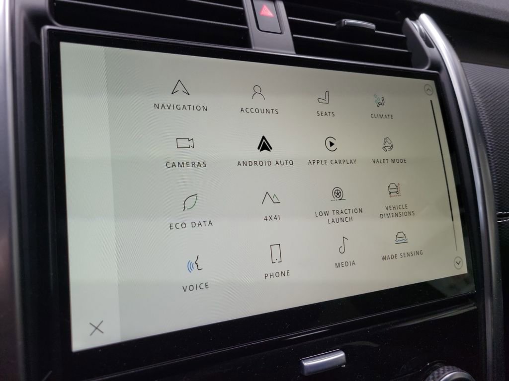 Certified 2024 Land Rover Discovery Dynamic SE image 33
