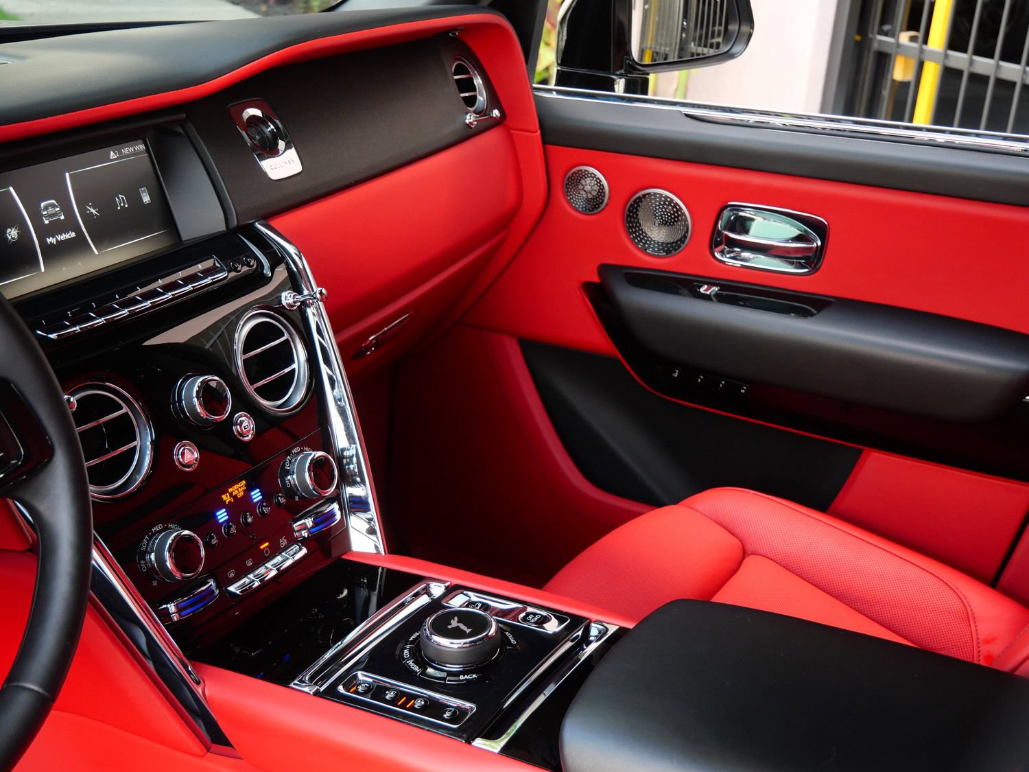 Used 2021 Rolls-Royce Cullinan AWD/4WD image 25
