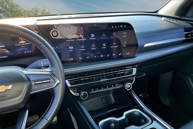 Used 2025 Chevrolet Traverse LT FWD image 9