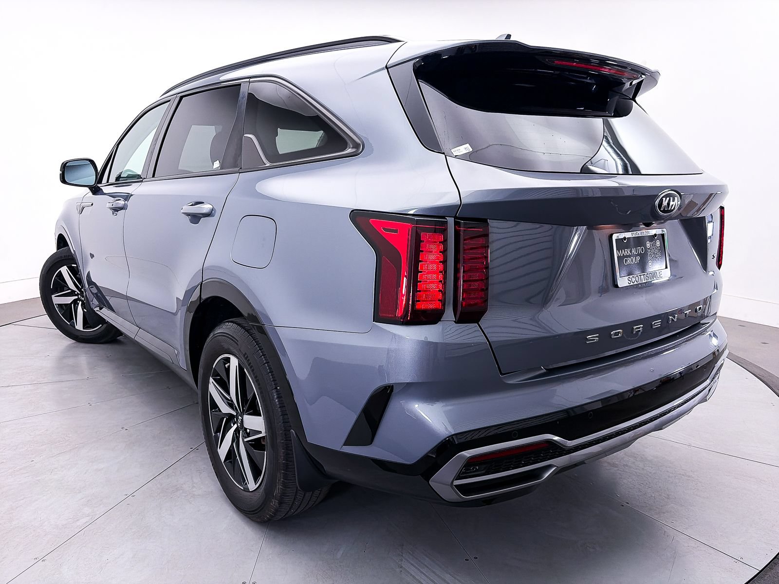 Used 2021 Kia Sorento S FWD image 2