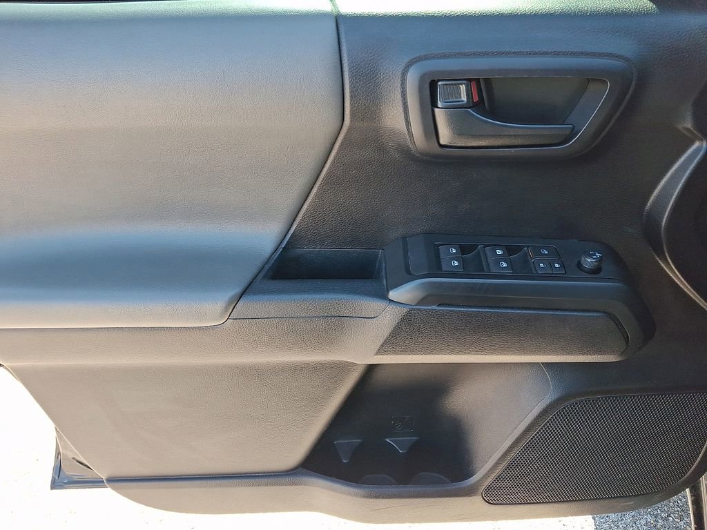 Used 2020 Toyota Tacoma SR image 11