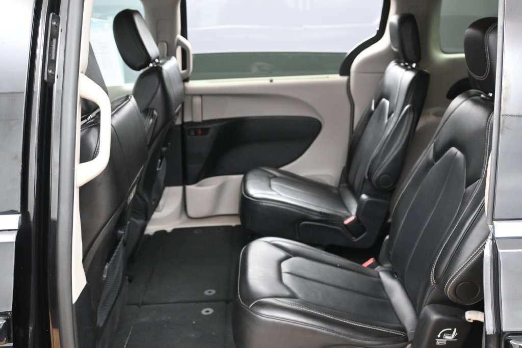 Used 2024 Chrysler Pacifica Touring-L FWD image 21