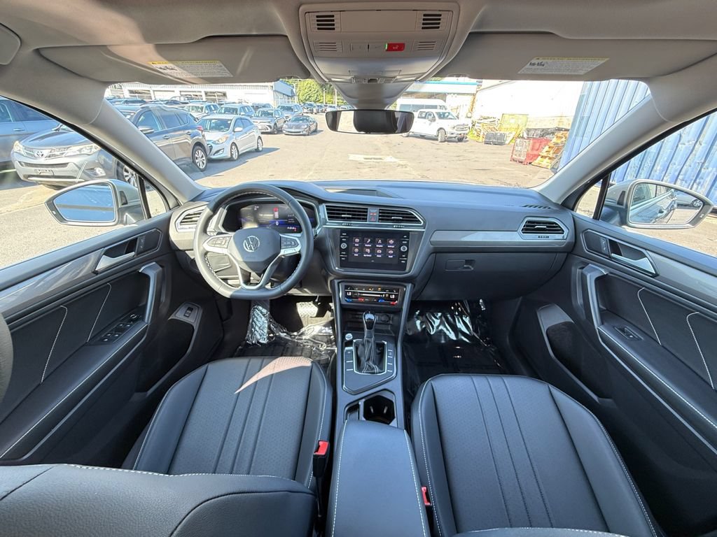 Used 2023 Volkswagen Tiguan SE w/ Panoramic Sunroof Package FWD image 22