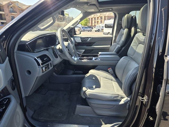 Used 2019 Lincoln Navigator Reserve image 11
