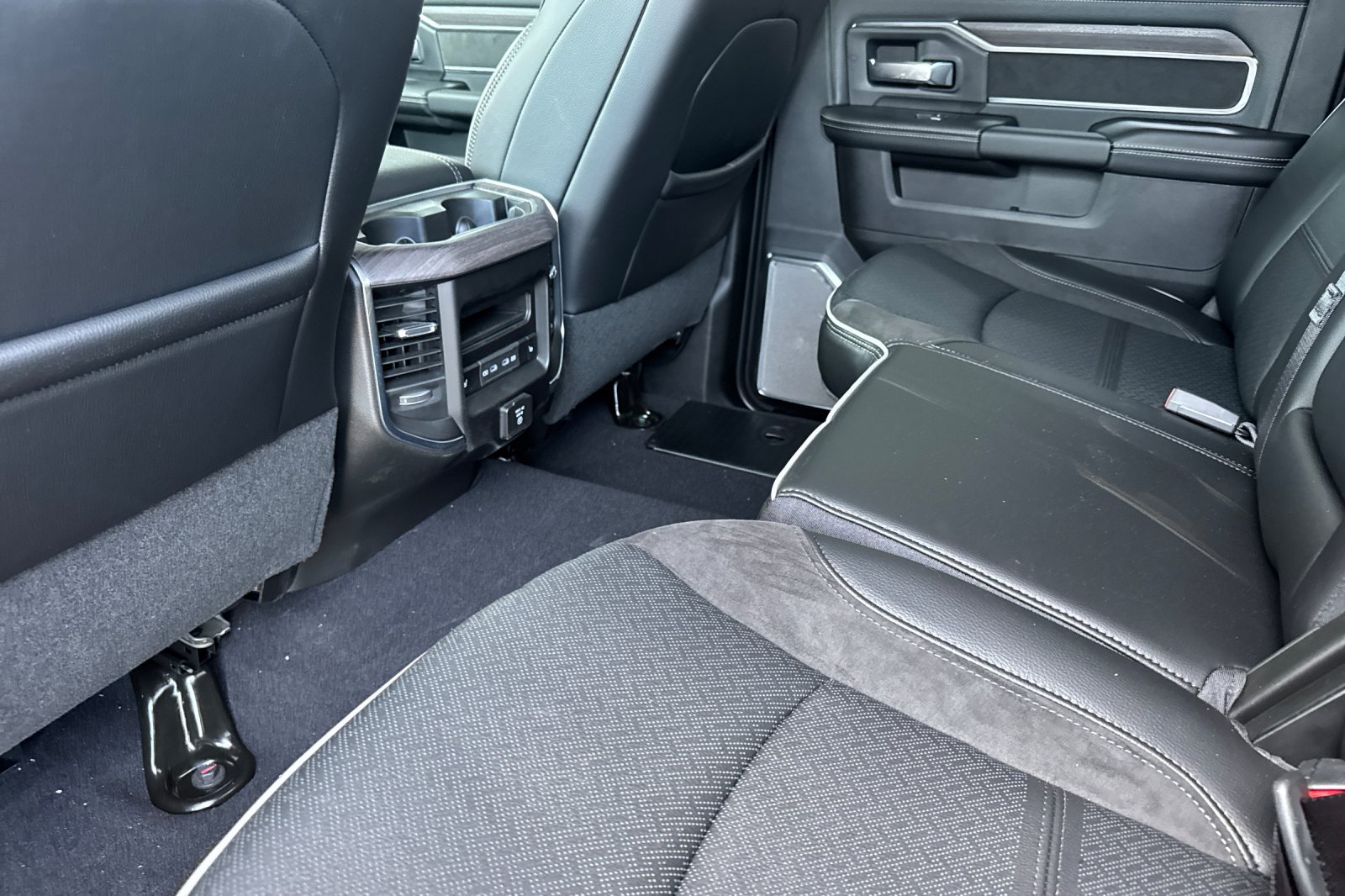 New 2026 RAM 3500 Laramie AWD/4WD image 11