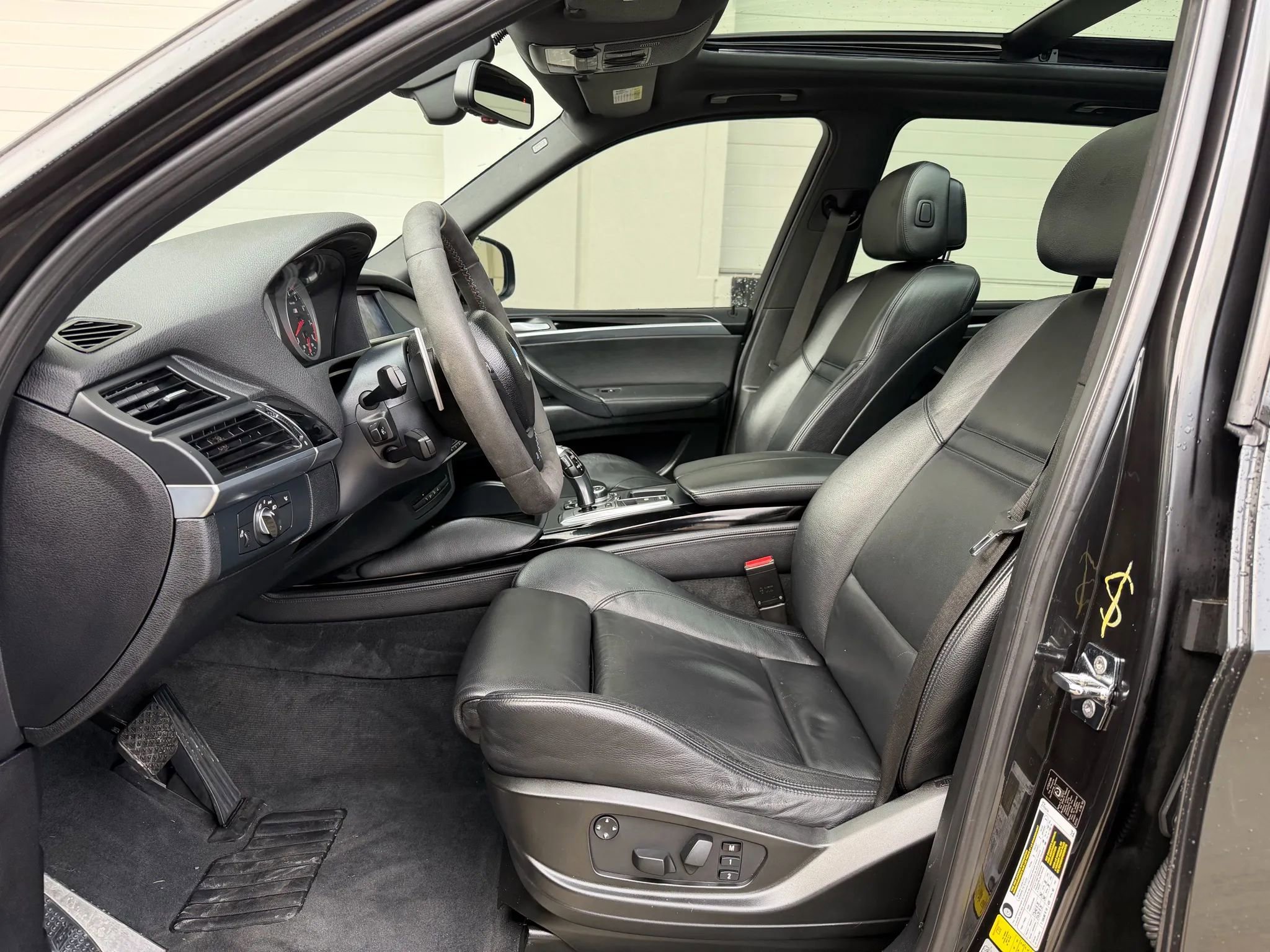 Used 2010 BMW X5 M image 9