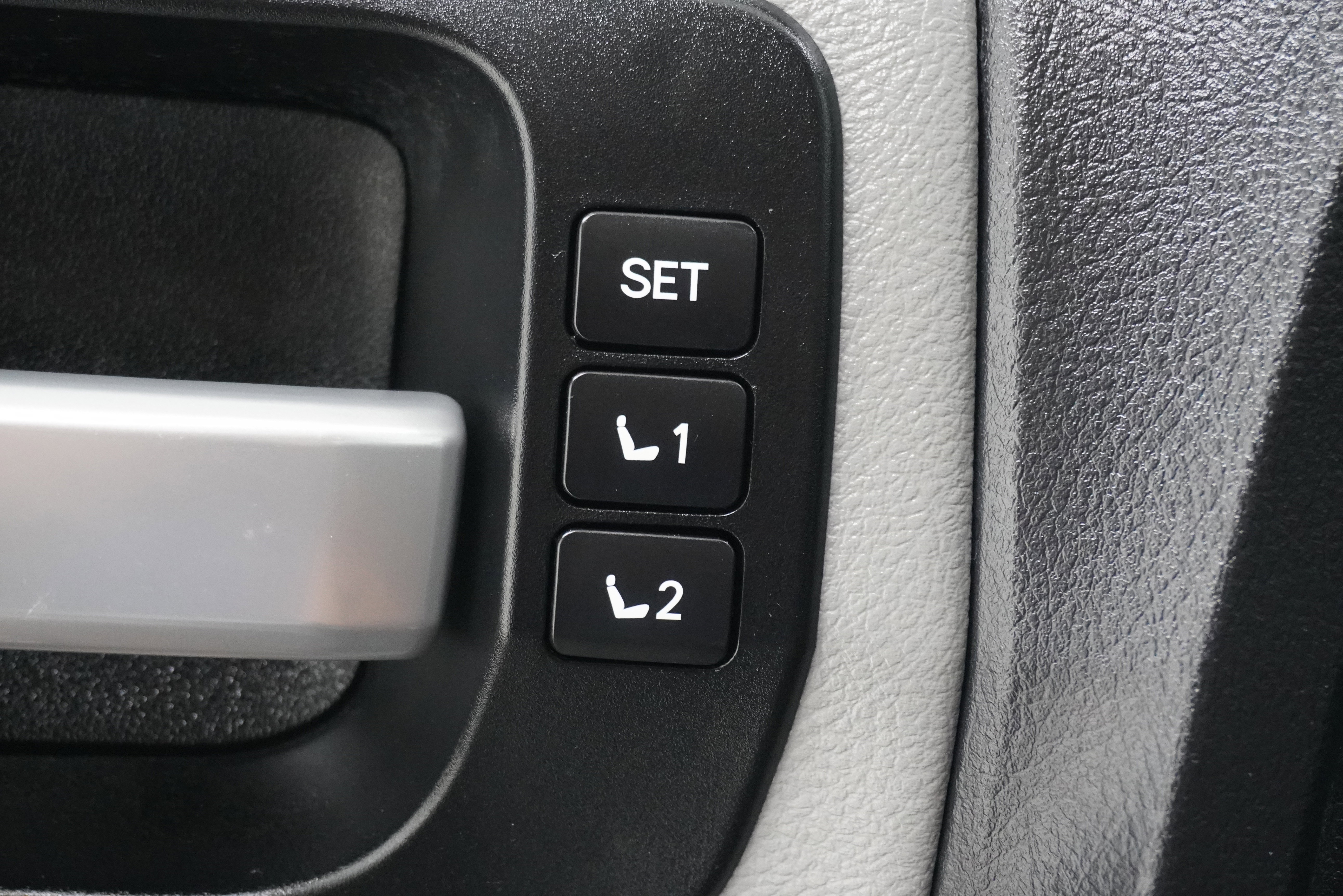 Used 2015 Toyota Sequoia Platinum image 19