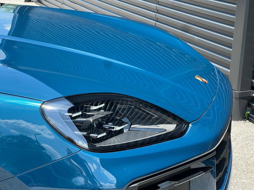 New 2025 Porsche Cayenne image 12