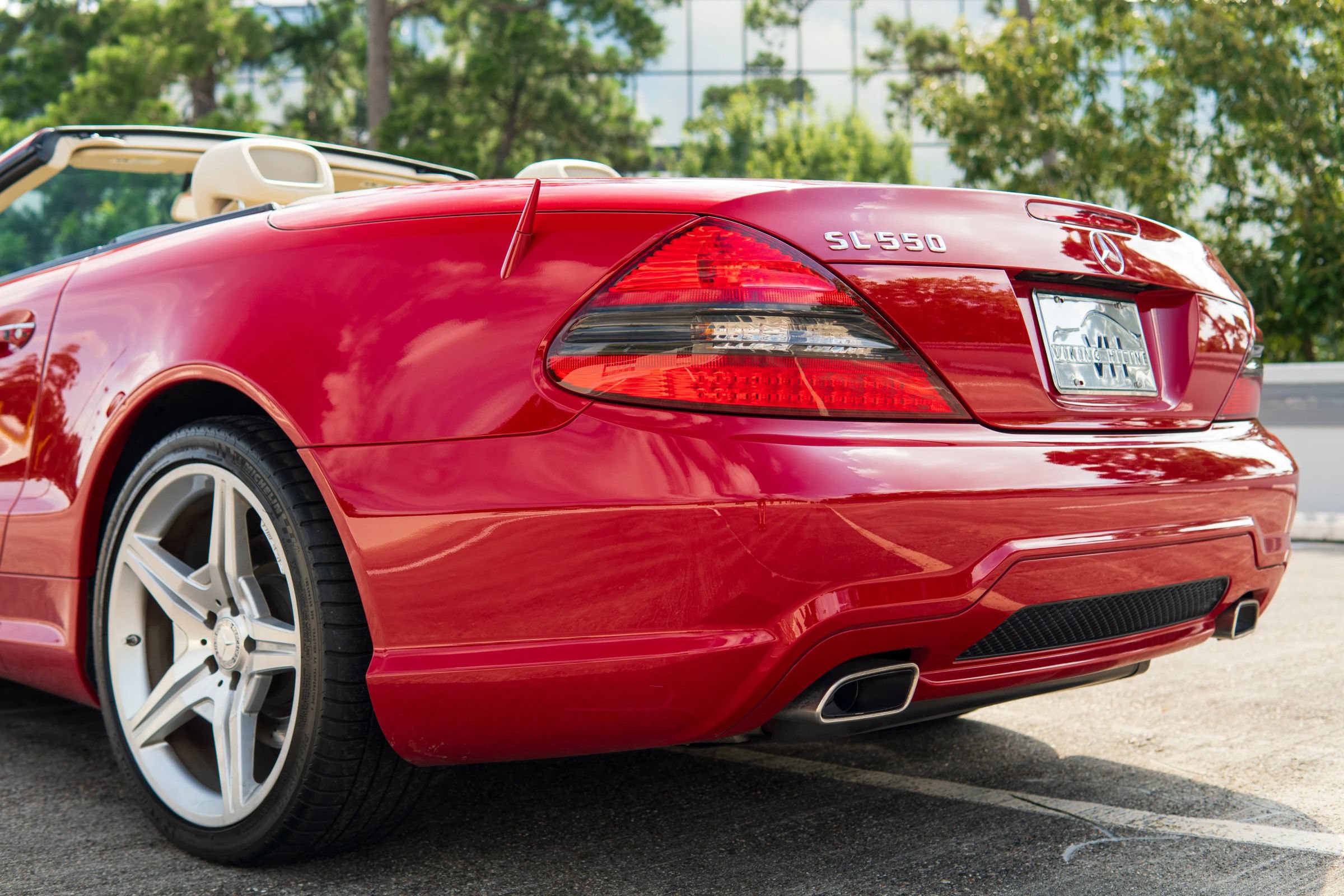 Used 2011 Mercedes-Benz SL 550 image 27