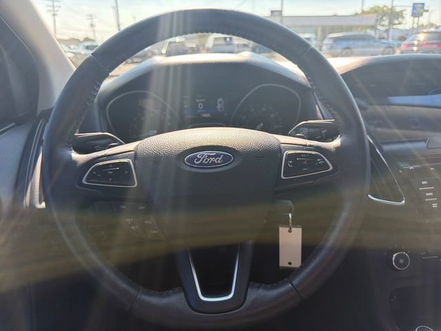Used 2016 Ford Focus SE w/ SE Sport Package FWD image 16
