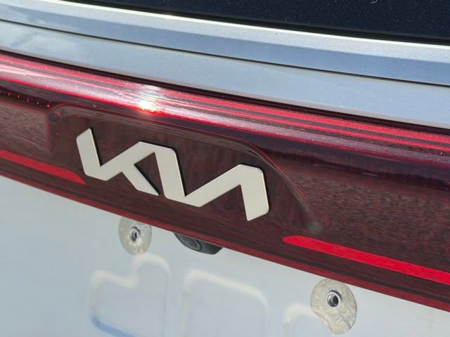 Used 2024 Kia Carnival EX FWD image 19
