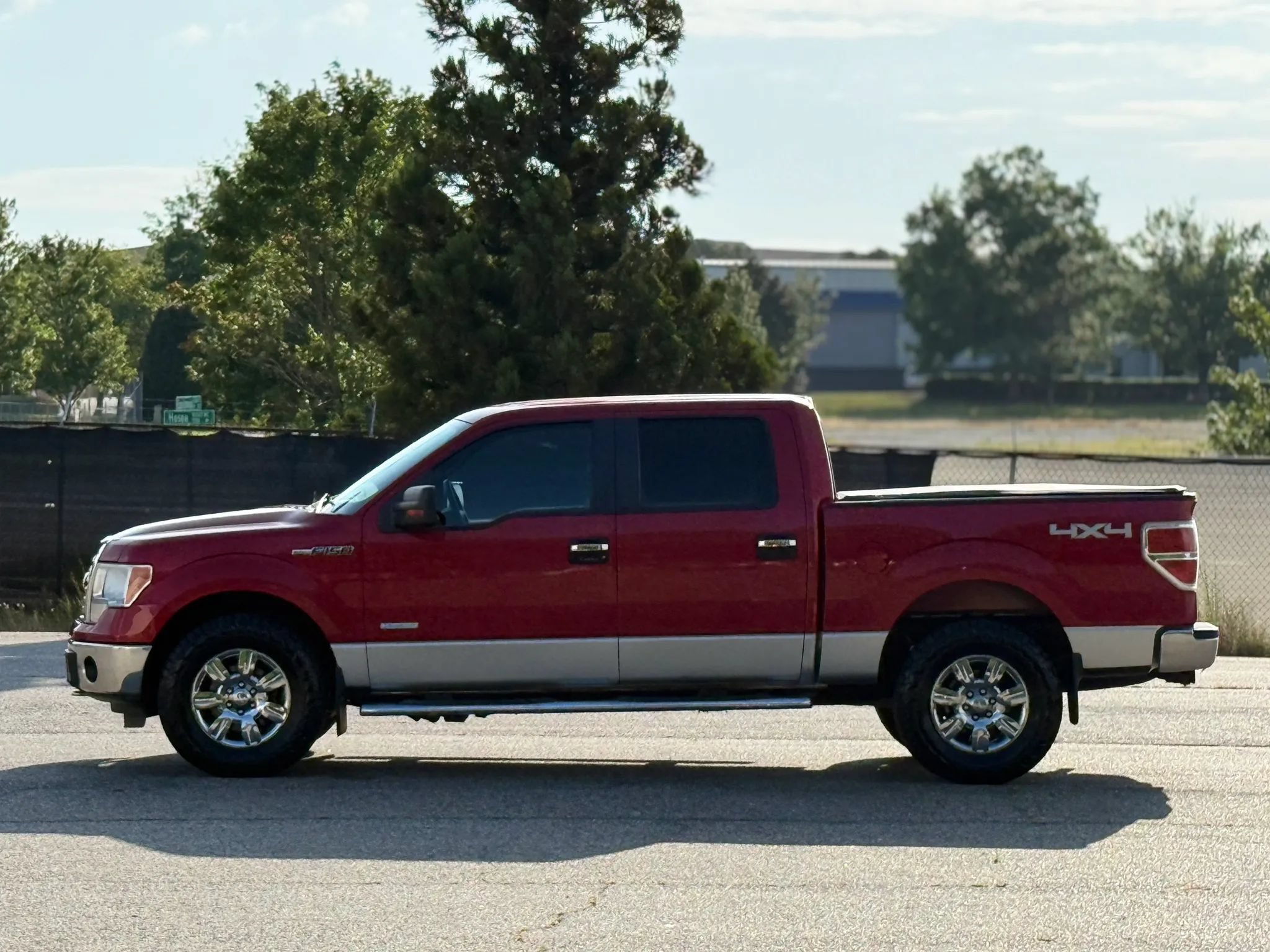 Used 2011 Ford F150 XLT w/ XLT Chrome Pkg AWD/4WD image 8
