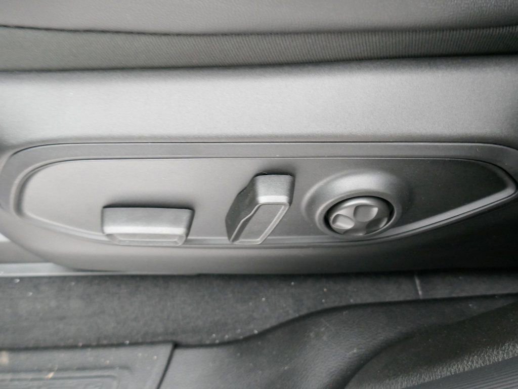 New 2025 Jeep Grand Cherokee Altitude image 14