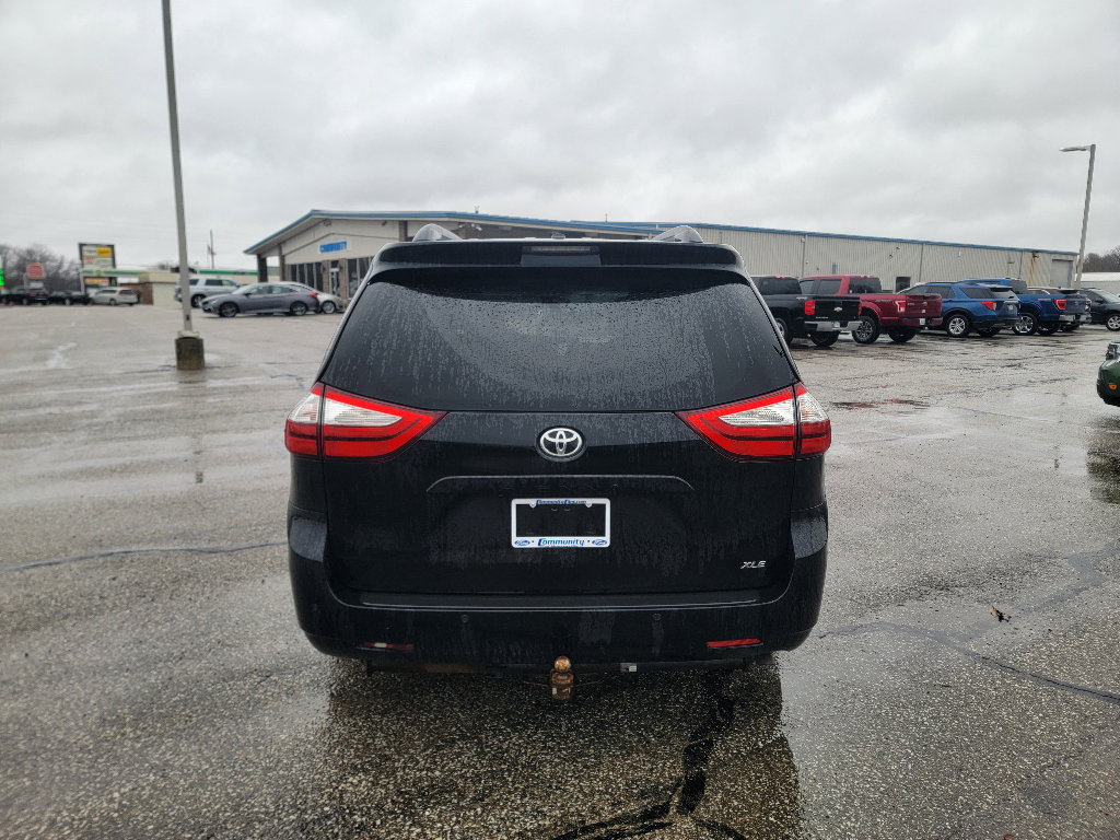 Used 2015 Toyota Sienna XLE w/ XLE Navigation Package image 7