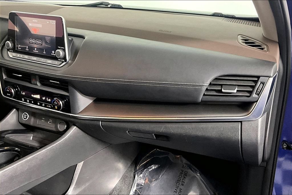 Used 2023 Nissan Rogue SV AWD/4WD image 16
