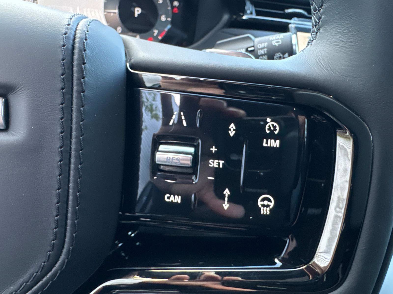 New 2026 Land Rover Range Rover Velar Dynamic SE image 30