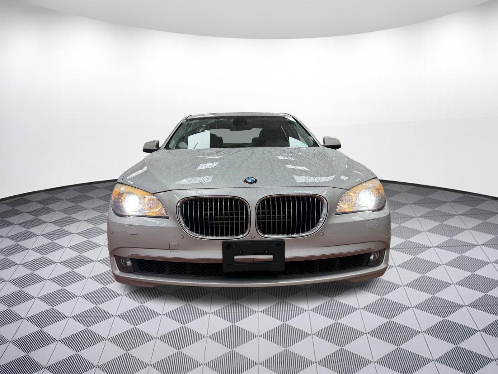 Used 2012 BMW 750i image 4