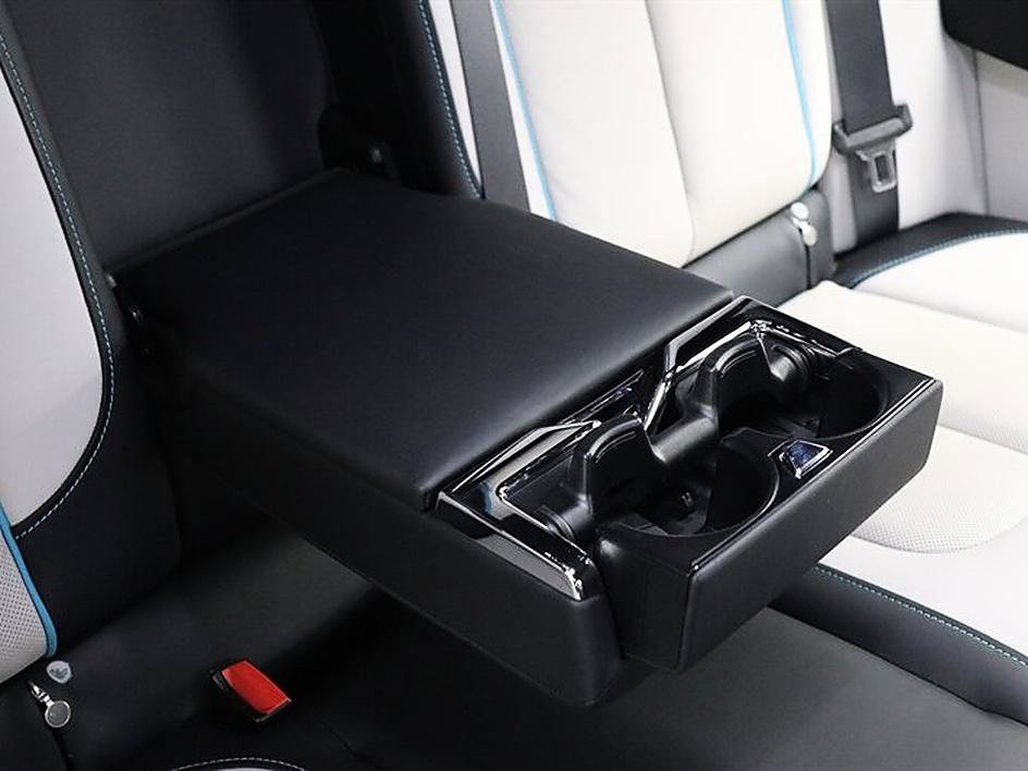 Used 2022 Rolls-Royce Cullinan w/ Cullinan Package AWD/4WD image 32