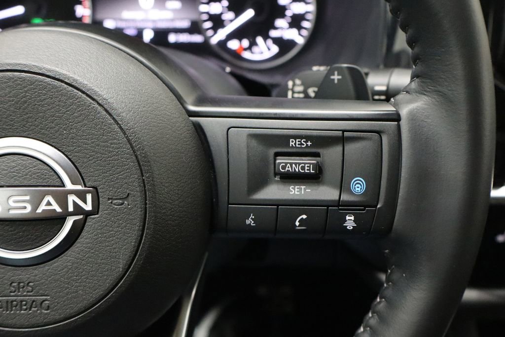 Used 2024 Nissan Pathfinder SV image 27