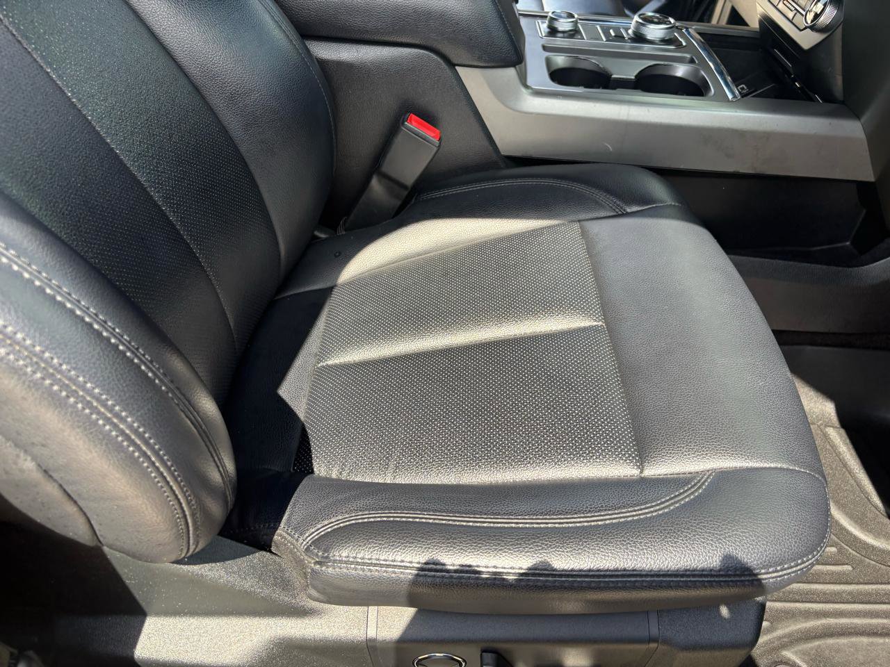 Used 2019 Ford Expedition XLT w/ Equipment Group 201A AWD/4WD image 45