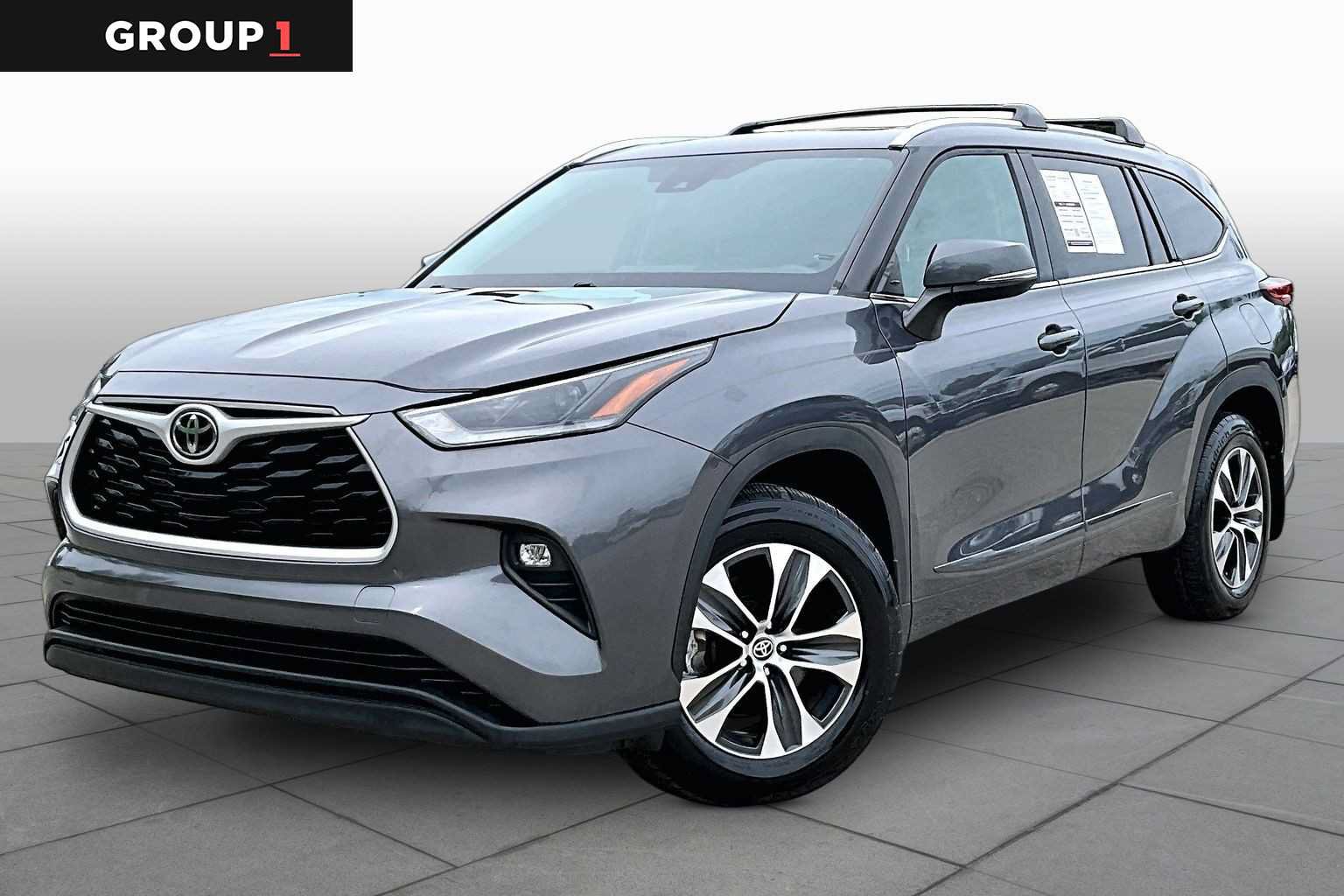 Used 2021 Toyota Highlander XLE AWD/4WD image 1